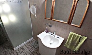 HERMOSO CHALET DE 5 AMBIENTES CON GRAN PARQUE EN BARRIO VILLA PRIMERA