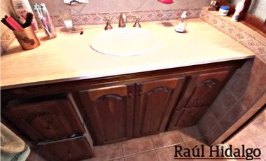 HERMOSO CHALET DE 5 AMBIENTES CON GRAN PARQUE EN BARRIO VILLA PRIMERA