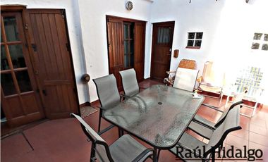 HERMOSO CHALET DE 5 AMBIENTES CON GRAN PARQUE EN BARRIO VILLA PRIMERA