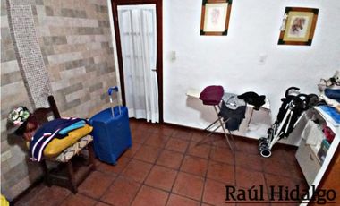 HERMOSO CHALET DE 5 AMBIENTES CON GRAN PARQUE EN BARRIO VILLA PRIMERA