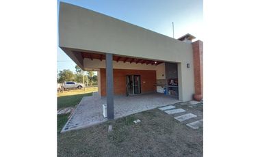 Casa 1 dormitorio con piscina y parque!