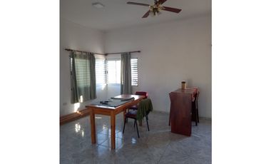 Casa 1 dormitorio con piscina y parque!