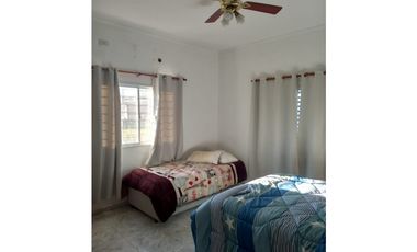 Casa 1 dormitorio con piscina y parque!