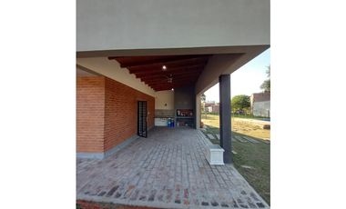 Casa 1 dormitorio con piscina y parque!