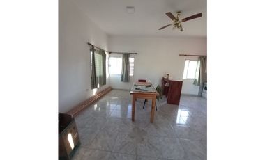 Casa 1 dormitorio con piscina y parque!