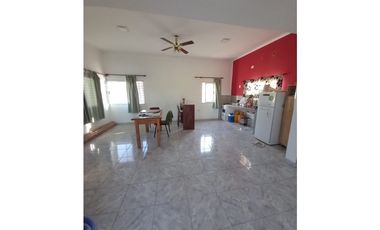 Casa 1 dormitorio con piscina y parque!
