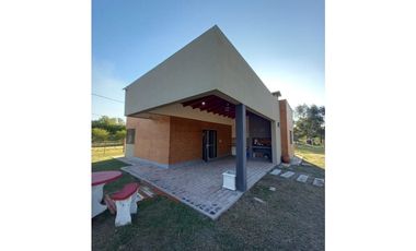 Casa 1 dormitorio con piscina y parque!