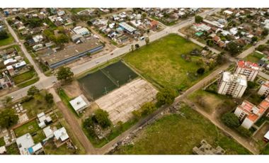 Manzana en Av. 180 entre las calles Garay y Rawson