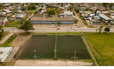 Manzana en Av. 180 entre las calles Garay y Rawson