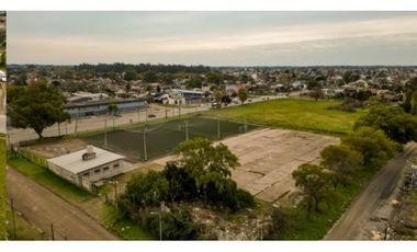 Manzana en Av. 180 entre las calles Garay y Rawson