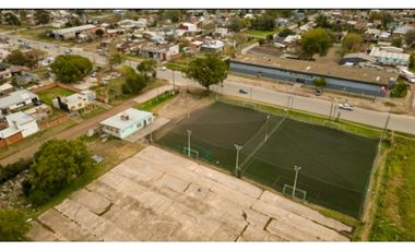 Manzana en Av. 180 entre las calles Garay y Rawson