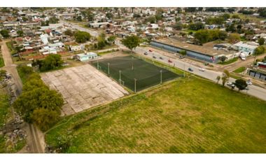 Manzana en Av. 180 entre las calles Garay y Rawson