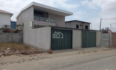 VENTA DE CASA  RENTERA EN MONTECRISTI