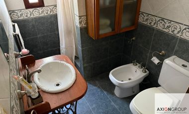 Casa en venta de 3 dormitorios c/ cochera en Ensenada