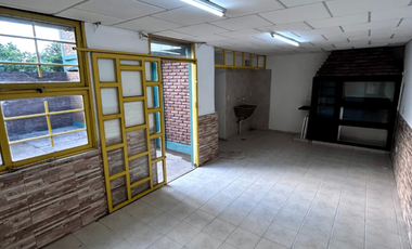 Casa en alquiler de 4 dormitorios c/ cochera en San Miguel