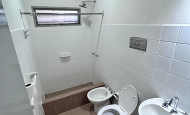 Casa en alquiler de 4 dormitorios c/ cochera en San Miguel