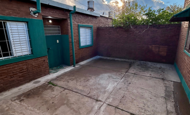 Casa en alquiler de 4 dormitorios c/ cochera en San Miguel