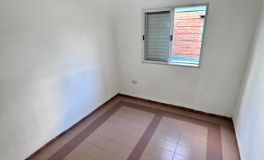 Casa en alquiler de 4 dormitorios c/ cochera en San Miguel