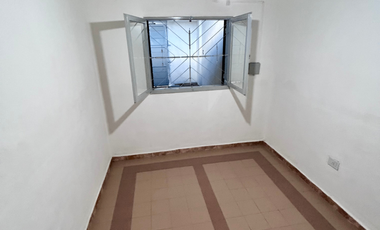 Casa en alquiler de 4 dormitorios c/ cochera en San Miguel