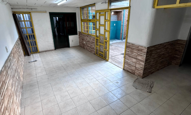 Casa en alquiler de 4 dormitorios c/ cochera en San Miguel