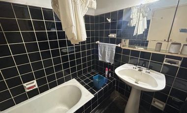 VENDE CASA MULTIFAMILIAR C COCHERA EN LOTE PROPIO
