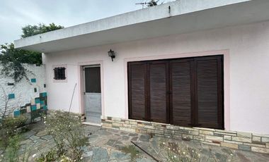 VENDE CASA MULTIFAMILIAR C COCHERA EN LOTE PROPIO
