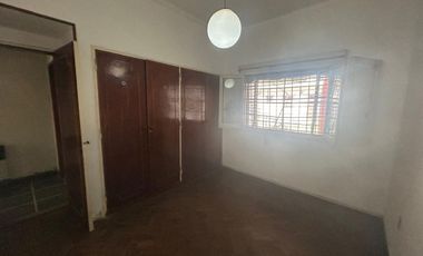VENDE CASA MULTIFAMILIAR C COCHERA EN LOTE PROPIO
