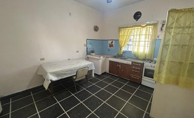 VENDE CASA MULTIFAMILIAR C COCHERA EN LOTE PROPIO