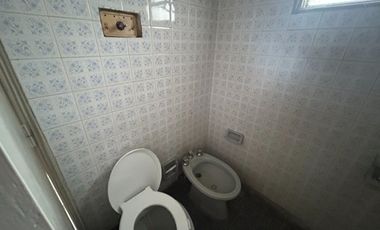 VENDE CASA MULTIFAMILIAR C COCHERA EN LOTE PROPIO