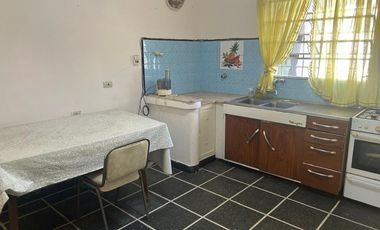 VENDE CASA MULTIFAMILIAR C COCHERA EN LOTE PROPIO