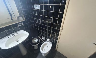VENDE CASA MULTIFAMILIAR C COCHERA EN LOTE PROPIO