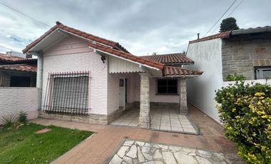 VENDE CASA MULTIFAMILIAR C COCHERA EN LOTE PROPIO