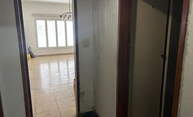 VENDE CASA MULTIFAMILIAR C COCHERA EN LOTE PROPIO