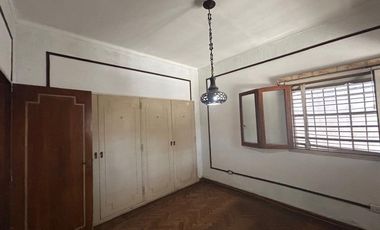 VENDE CASA MULTIFAMILIAR C COCHERA EN LOTE PROPIO