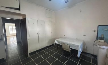 VENDE CASA MULTIFAMILIAR C COCHERA EN LOTE PROPIO