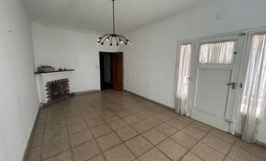 VENDE CASA MULTIFAMILIAR C COCHERA EN LOTE PROPIO