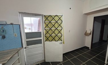 VENDE CASA MULTIFAMILIAR C COCHERA EN LOTE PROPIO