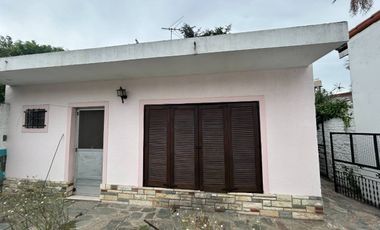 VENDE CASA MULTIFAMILIAR C COCHERA EN LOTE PROPIO