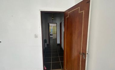 VENDE CASA MULTIFAMILIAR C COCHERA EN LOTE PROPIO