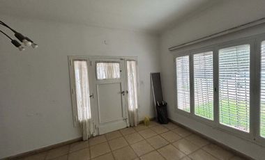 VENDE CASA MULTIFAMILIAR C COCHERA EN LOTE PROPIO