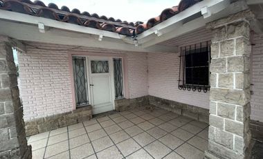 VENDE CASA MULTIFAMILIAR C COCHERA EN LOTE PROPIO
