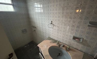 VENDE CASA MULTIFAMILIAR C COCHERA EN LOTE PROPIO