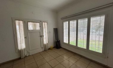 VENDE CASA MULTIFAMILIAR C COCHERA EN LOTE PROPIO