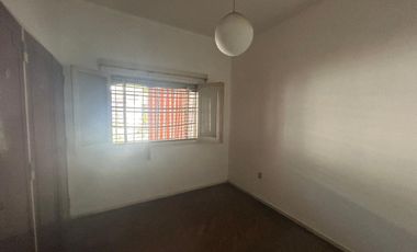 VENDE CASA MULTIFAMILIAR C COCHERA EN LOTE PROPIO