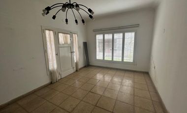 VENDE CASA MULTIFAMILIAR C COCHERA EN LOTE PROPIO