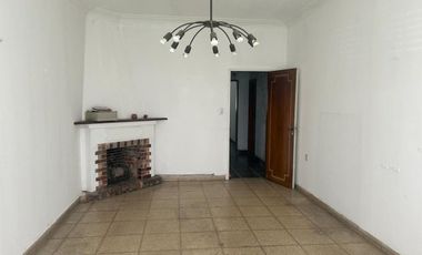 VENDE CASA MULTIFAMILIAR C COCHERA EN LOTE PROPIO