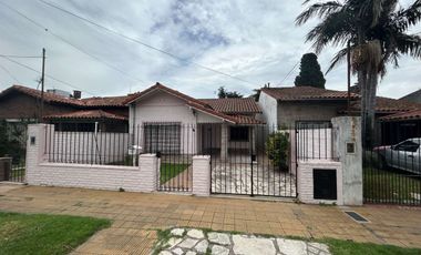 VENDE CASA MULTIFAMILIAR C COCHERA EN LOTE PROPIO