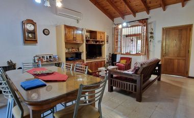 VENTA CASA APTA CREDITO 3 DORMITORIOS EN RIVADAVIA