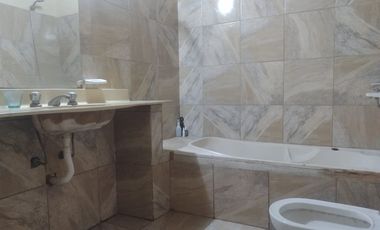 VENDE CASA 3 AMB + UN DEPTO 2 AMB. CAMPANA