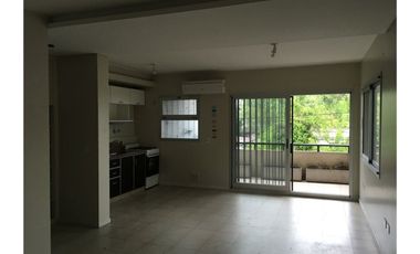 Monoambiente en alquiler, con balcón con parrilla